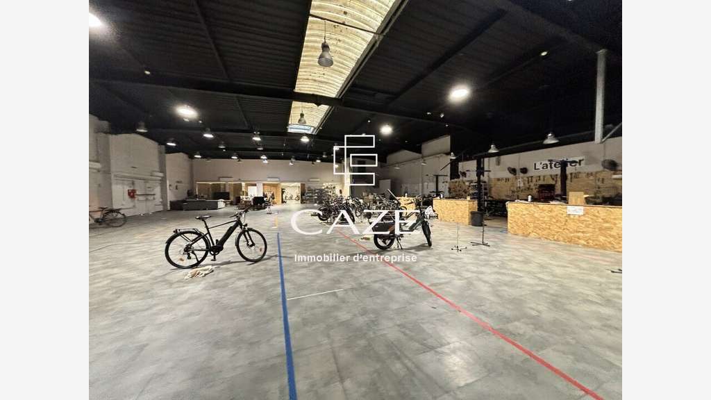 Loue bâtiment 1200m² zone d'Alfred Daney Bordeaux