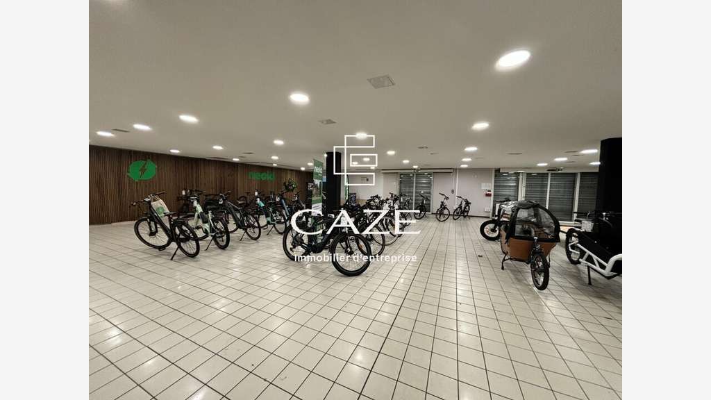 Loue bâtiment 1200m² zone d'Alfred Daney Bordeaux