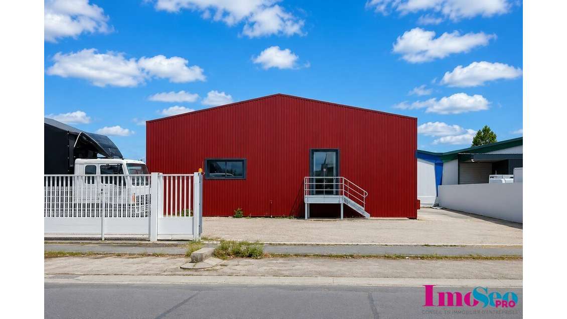 Entrepôt 1300m² à louer sortie n°4 Bordeaux Nord