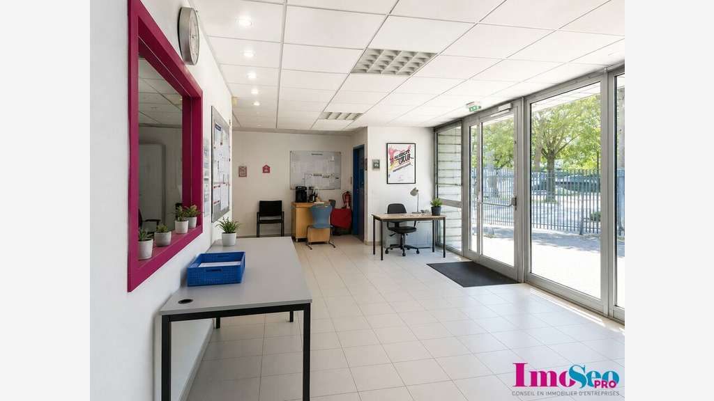 Entrepôt 250m² à louer à Bordeaux Lac zone Daney