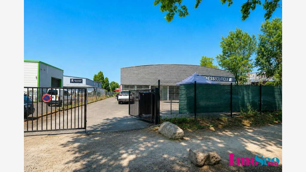 Entrepôt 250m² à louer à Bordeaux Lac zone Daney