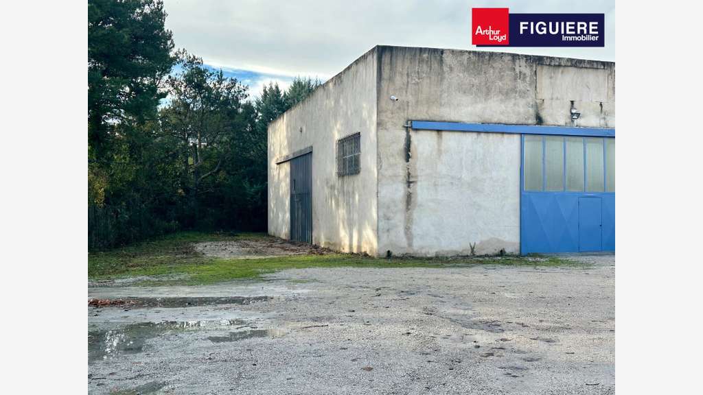 A louer local 465m² terrain 1485m² Bouc-Bel-Air