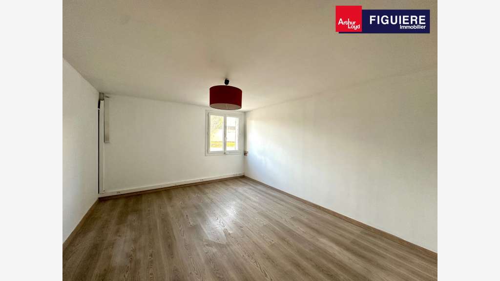 A louer local 465m² terrain 1485m² Bouc-Bel-Air