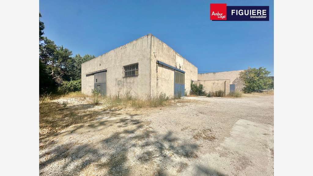 A louer local 465m² terrain 1485m² Bouc-Bel-Air