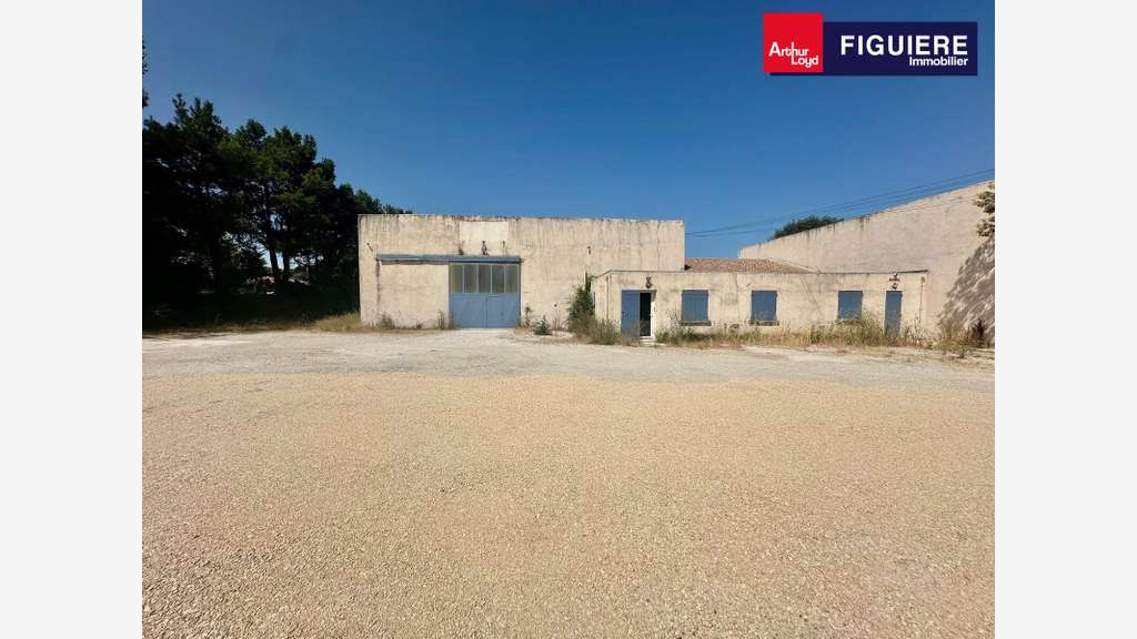 A louer local 465m² terrain 1485m² Bouc-Bel-Air