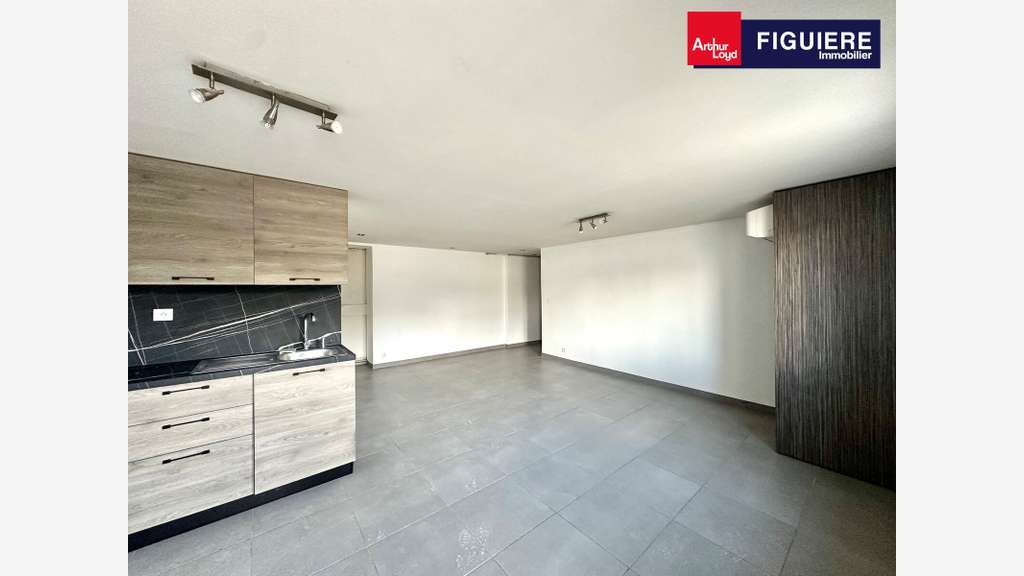 A louer local 465m² terrain 1485m² Bouc-Bel-Air