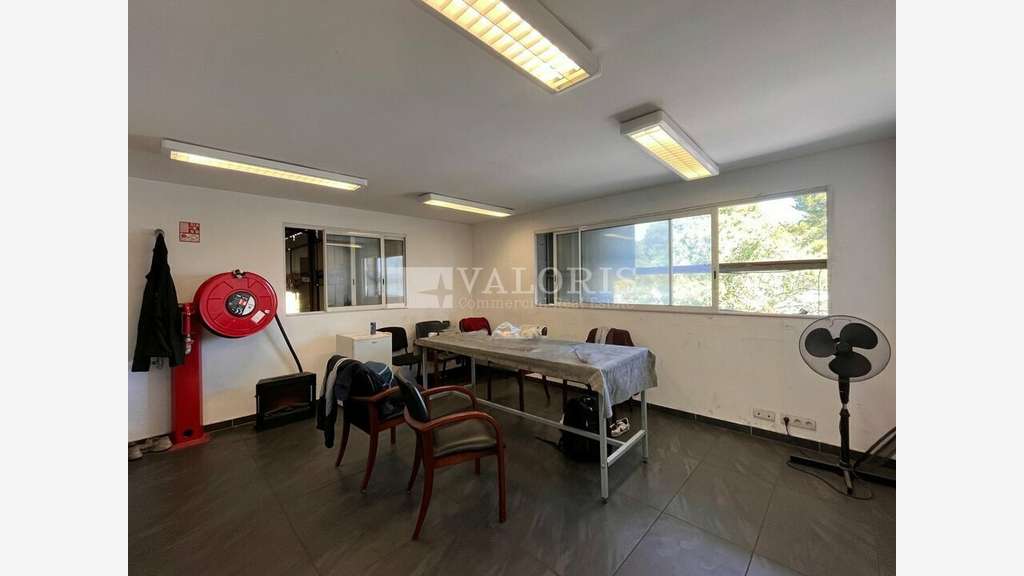 Bâtiment d'activités 4000m² à louer à Bouc-Bel-Air