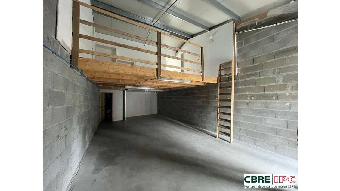 LOCATION - REF : 8351PC3