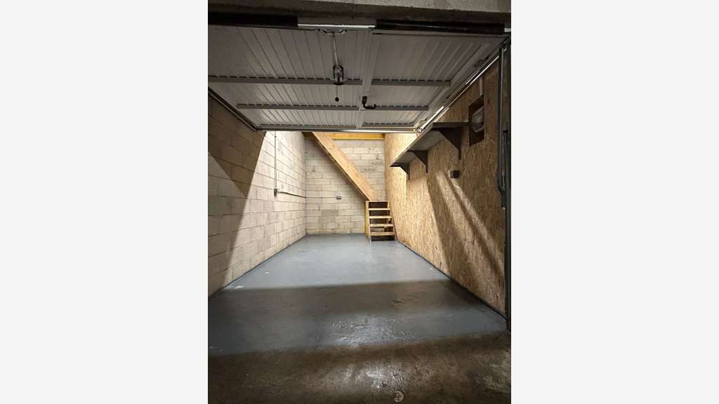 Loue espaces de stockages vides 40m² à Bougival