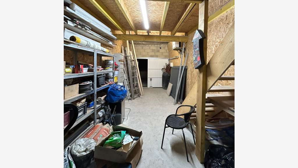 Loue espaces de stockages vides 40m² à Bougival