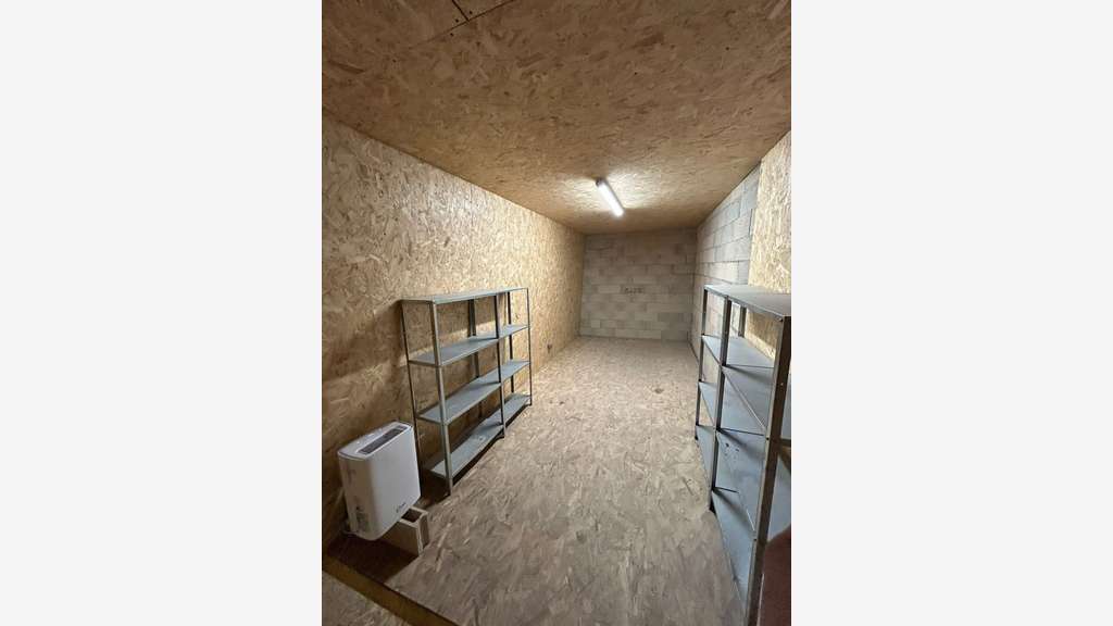 Loue espaces de stockages vides 40m² à Bougival