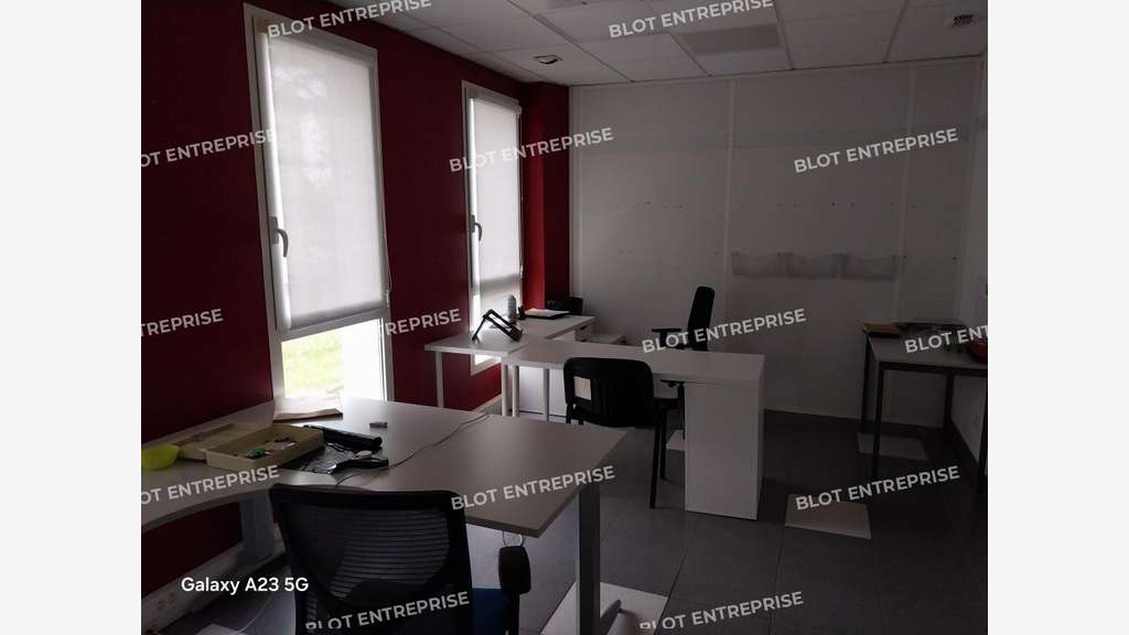 A louer locaux d'activités 700m² à Bouguenais