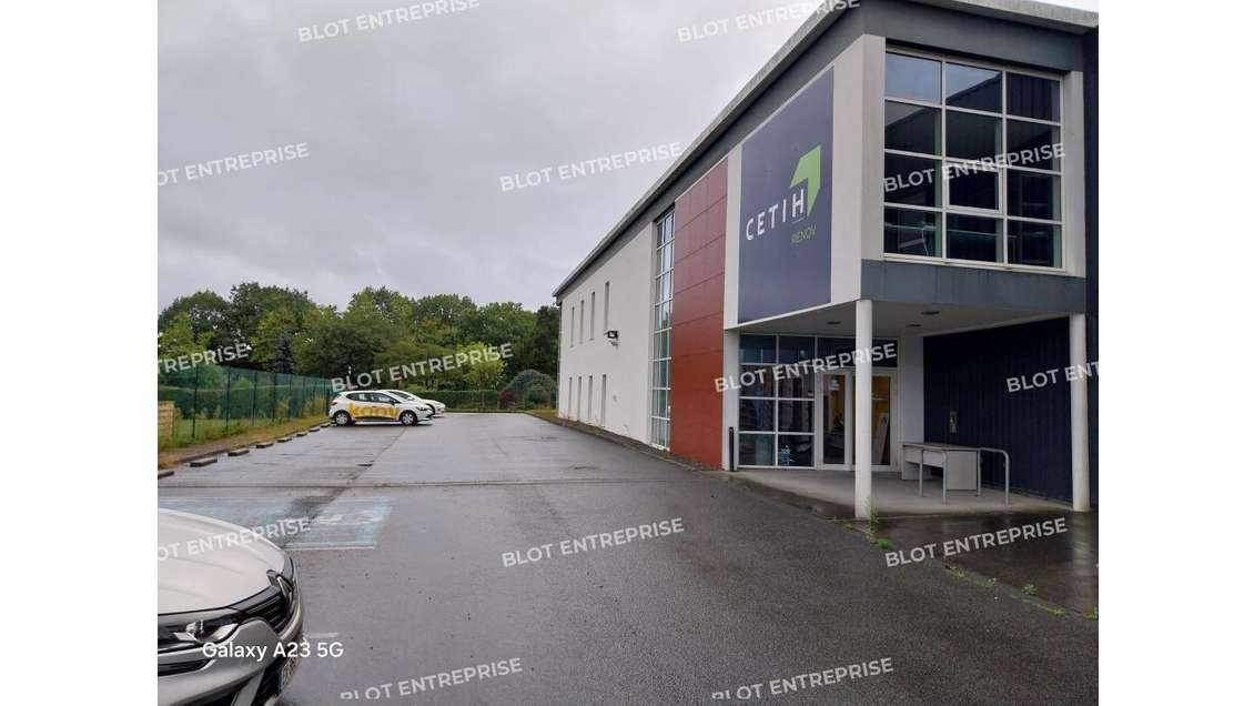 A louer locaux d'activités 700m² à Bouguenais