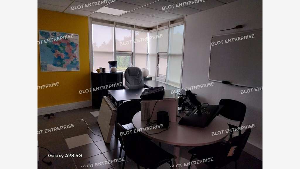 A louer locaux d'activités 700m² à Bouguenais