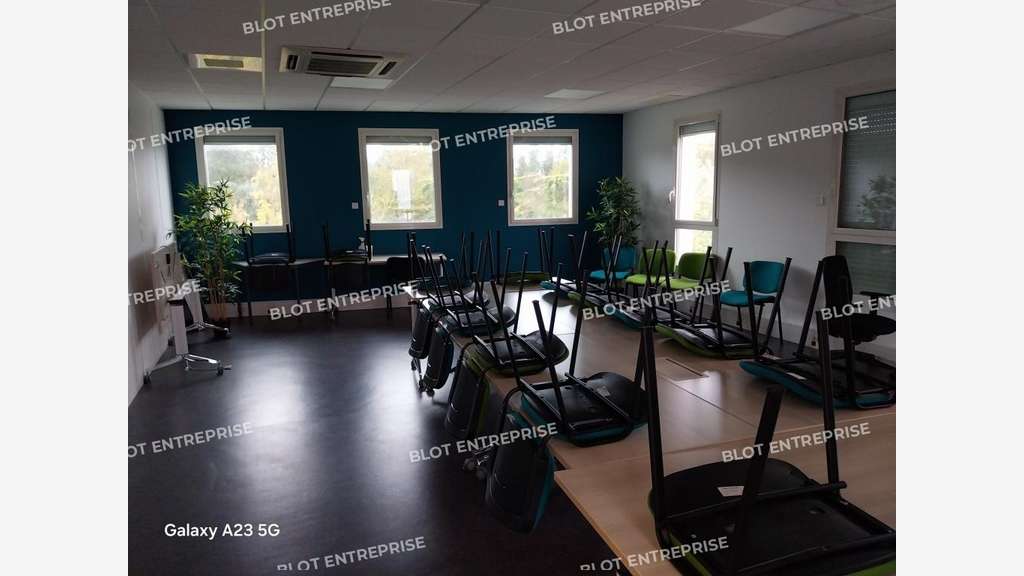 A louer locaux d'activités 700m² à Bouguenais