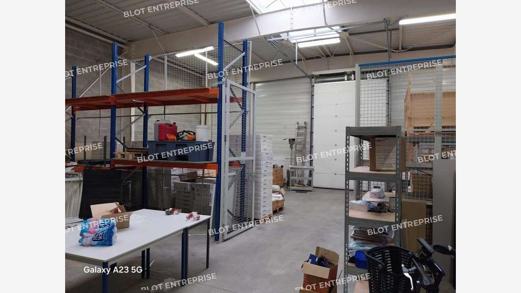 A louer locaux d'activités 700m² à Bouguenais