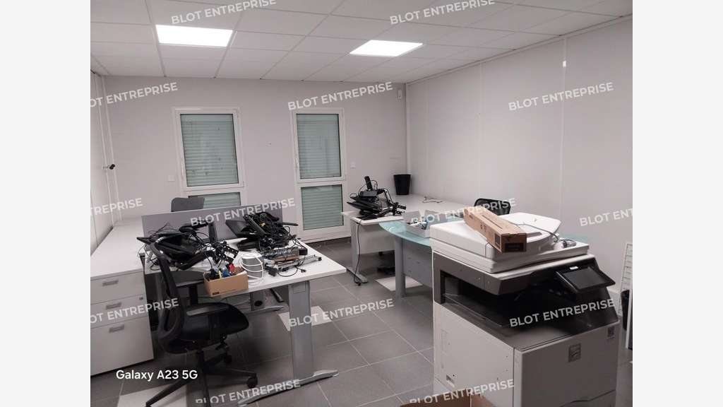 A louer locaux d'activités 700m² à Bouguenais