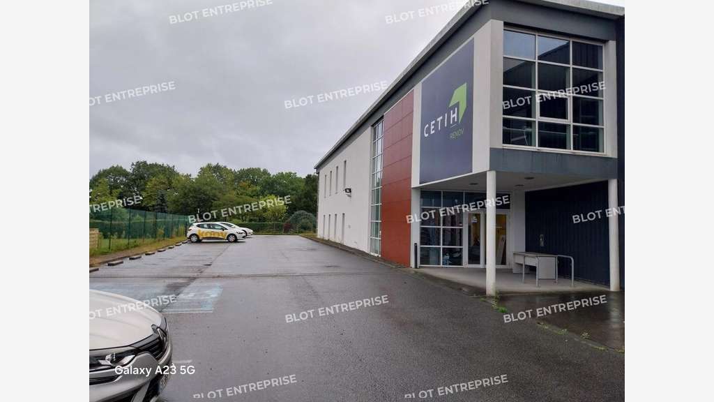 A louer locaux d'activités 700m² à Bouguenais