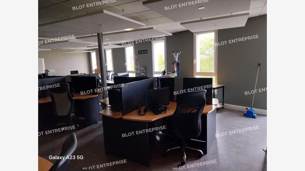 A louer locaux d'activités 700m² à Bouguenais