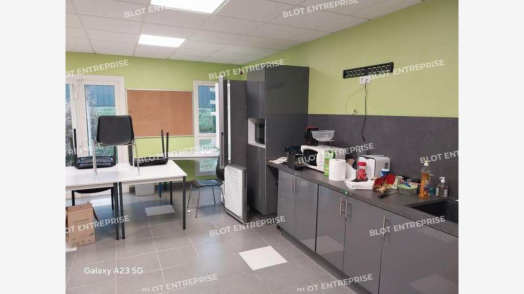 A louer locaux d'activités 700m² à Bouguenais