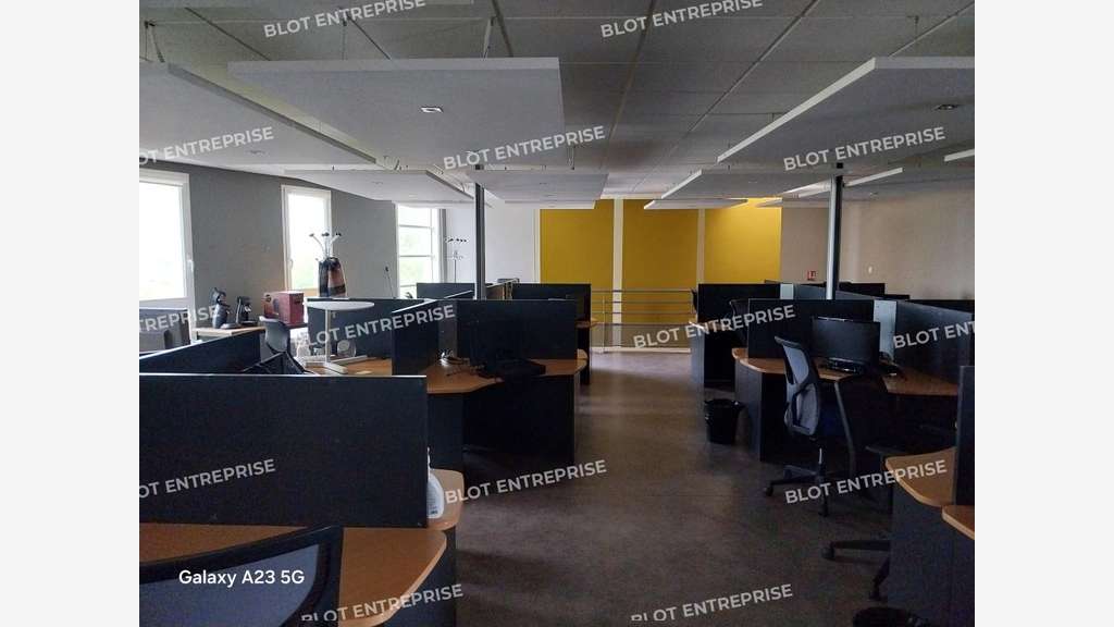 A louer locaux d'activités 700m² à Bouguenais
