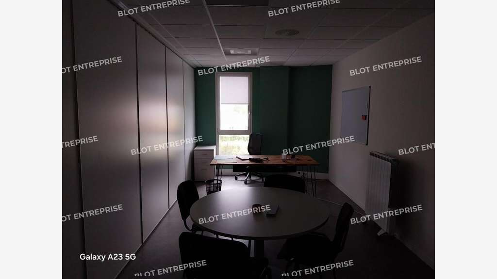 A louer locaux d'activités 700m² à Bouguenais