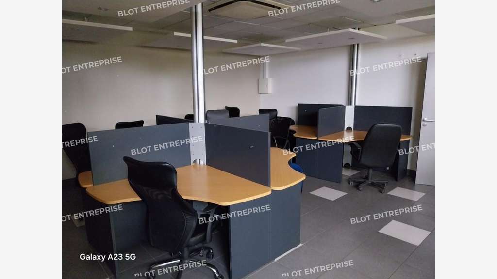 A louer locaux d'activités 700m² à Bouguenais