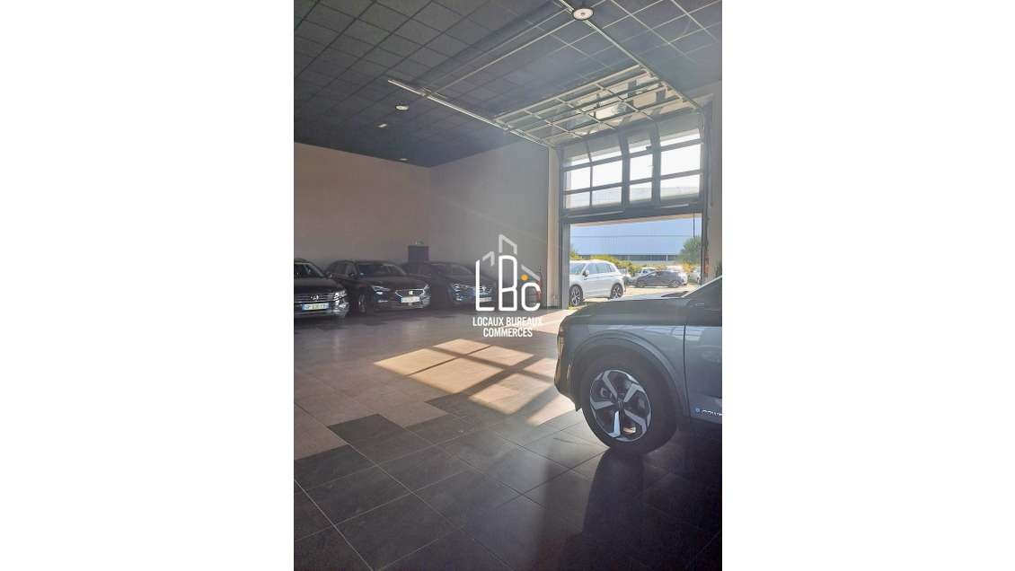 Local activité mixte 959m² à louer à Bouguenais 