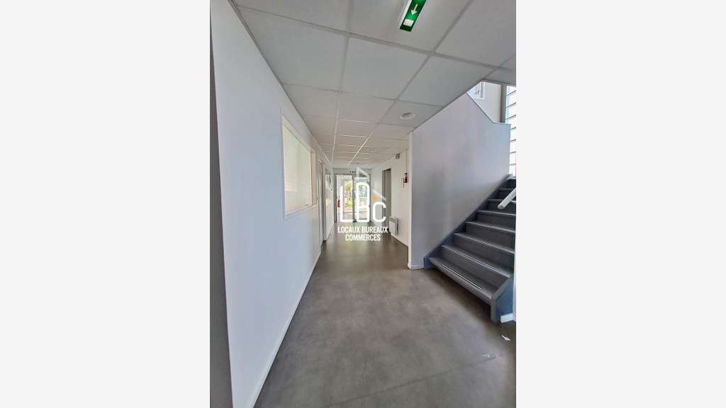 Local activité mixte 959m² à louer à Bouguenais 