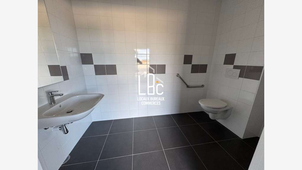 Local activité 3565m² à louer sur Nantes métropole