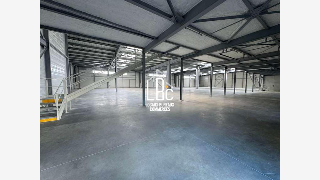 Local activité 575m² à louer Nantes Sud Loire