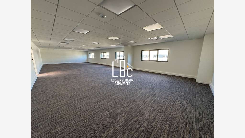 Local activité 575m² à louer Nantes Sud Loire