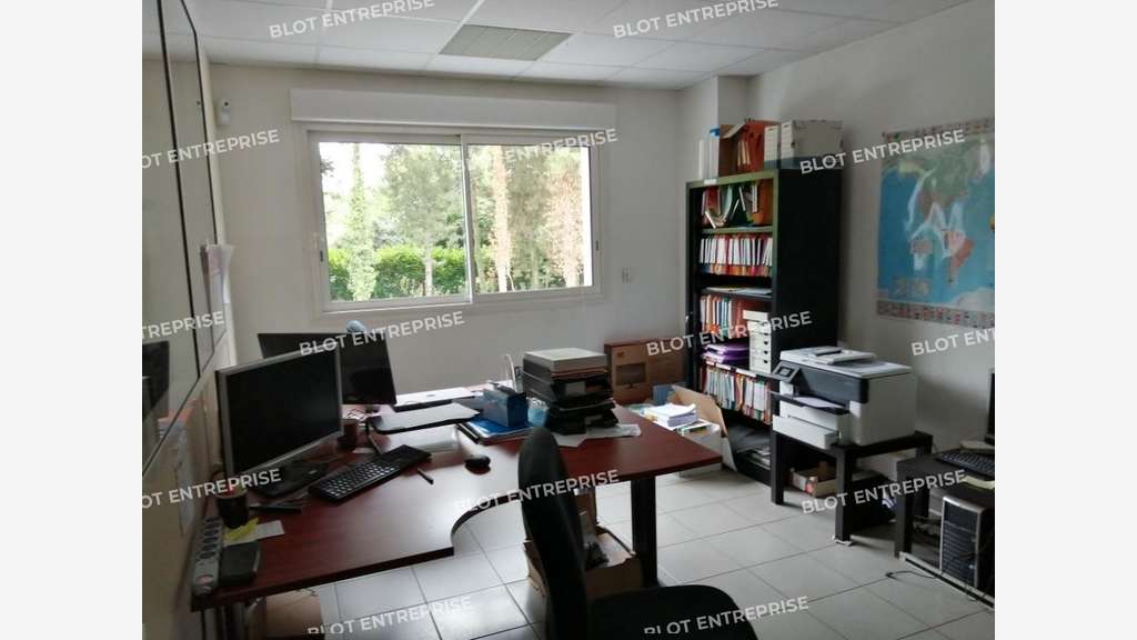 A louer locaux d'activités 600m² à Bouguenais