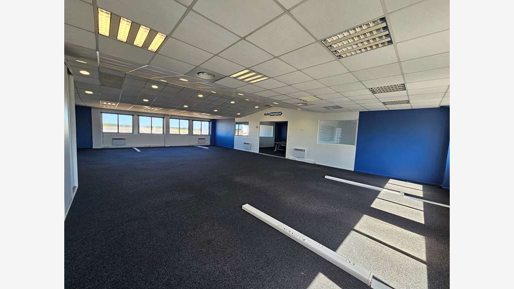Loue local d'activité bureaux 959m² à Bouguenais