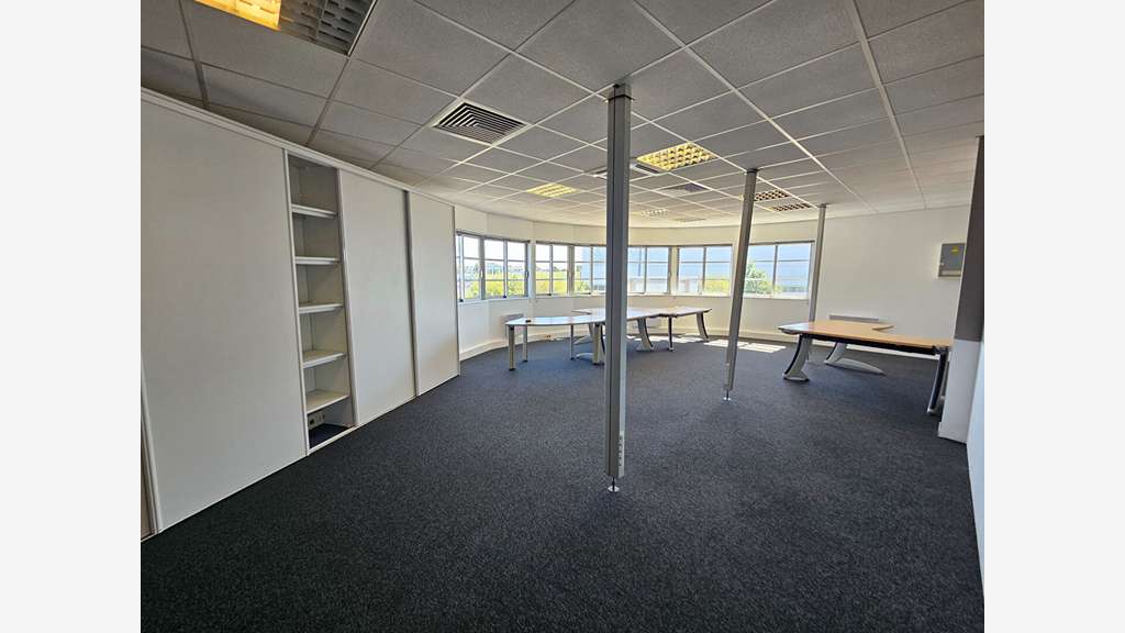 Loue local d'activité bureaux 959m² à Bouguenais