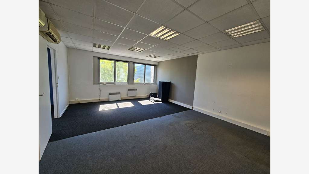Loue local d'activité bureaux 959m² à Bouguenais