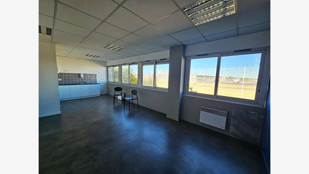 Loue local d'activité bureaux 959m² à Bouguenais