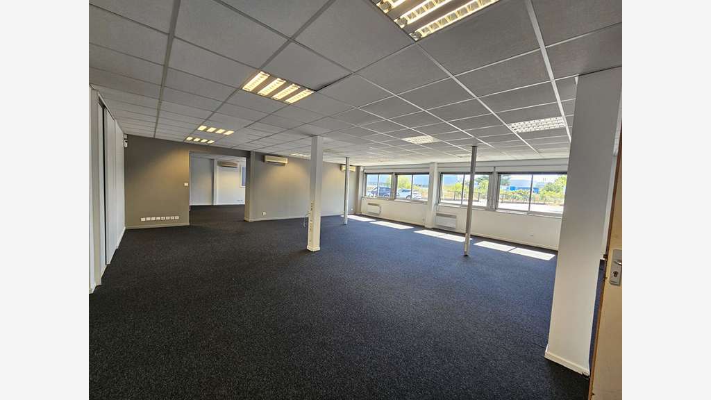 Loue local d'activité bureaux 959m² à Bouguenais