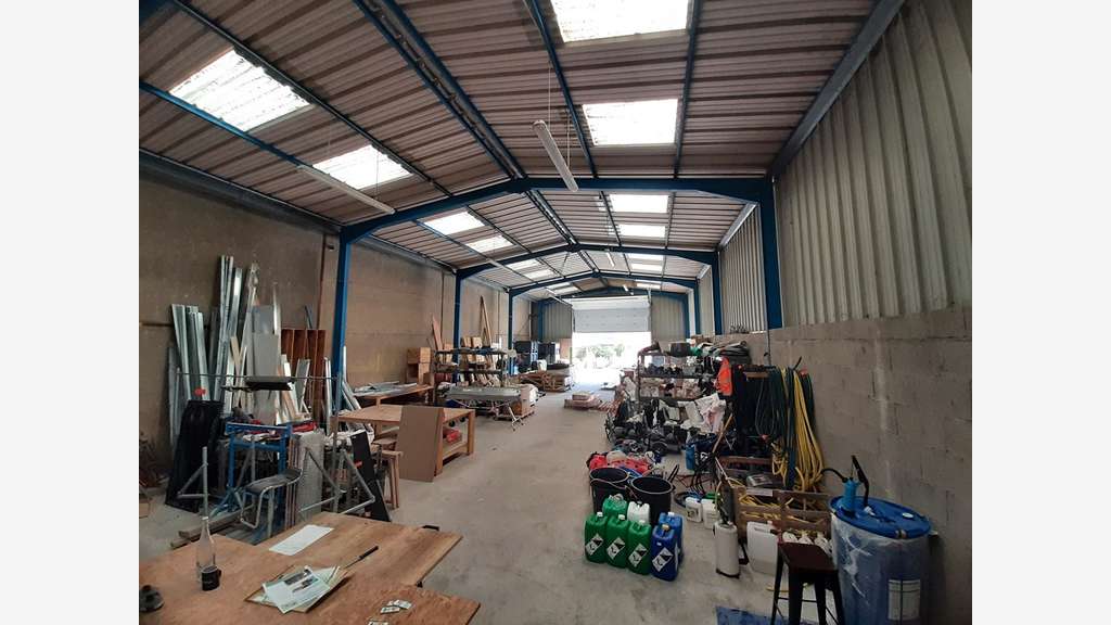 À LOUER - Local d'activité 250 m² - NANTE SUD Bo