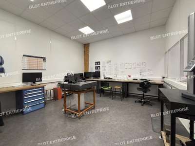 À LOUER - LOCAUX D'ACTIVITÉS - 356 M² - BOUGUENAIS