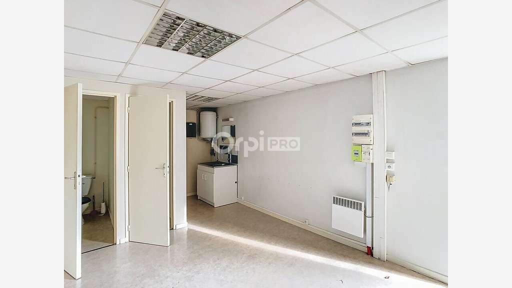À louer entrepôt commercial 125m² à Boulazac