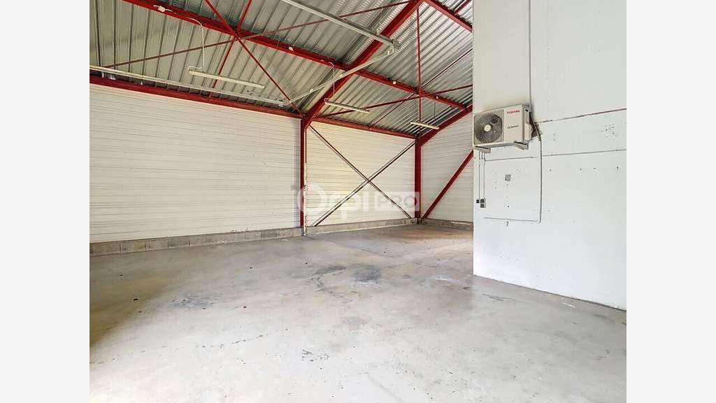 À louer entrepôt commercial 125m² à Boulazac