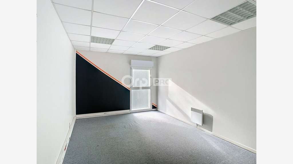 À louer entrepôt commercial 125m² à Boulazac