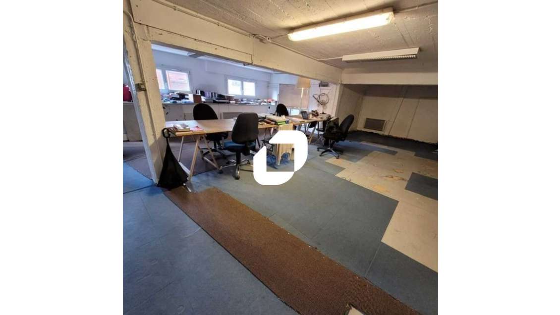 vous propose une surface d'activité situé