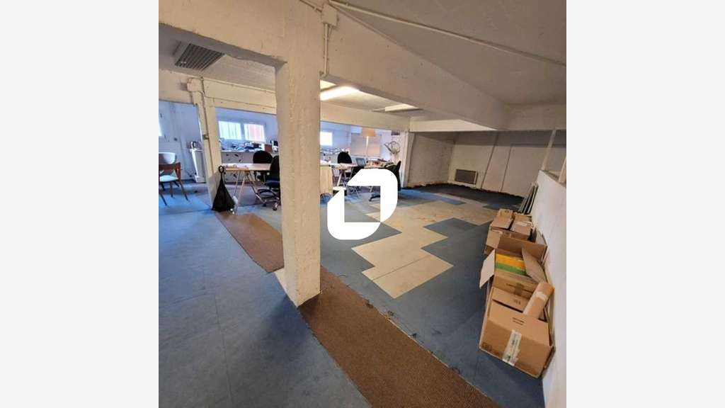  vous propose une surface d'activité situé