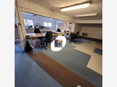  vous propose une surface d'activité situé