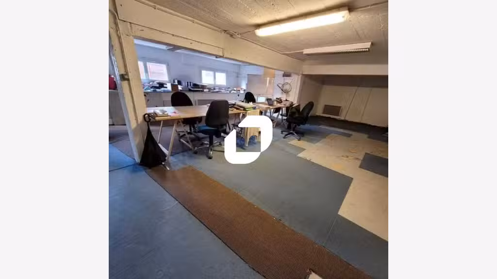  vous propose une surface d'activité situé