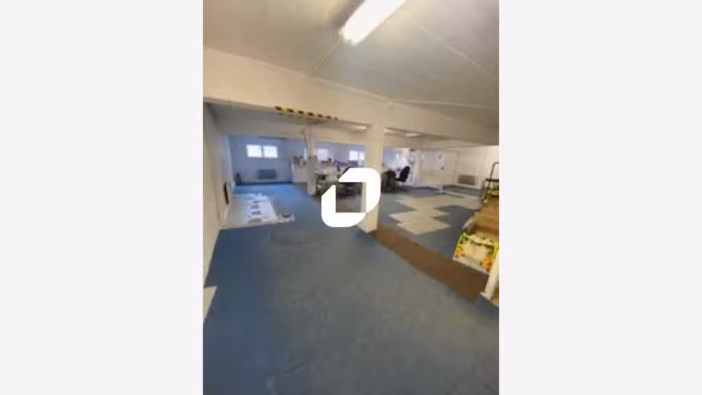  vous propose une surface d'activité situé