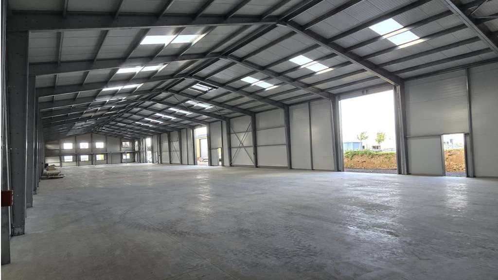 A louer entrepôt neuf bureaux 1 440m² Bourg Achard