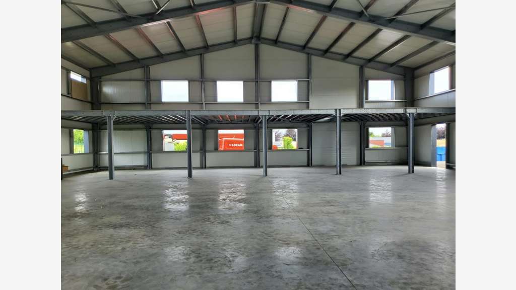 A louer entrepôt neuf bureaux 1 440m² Bourg Achard